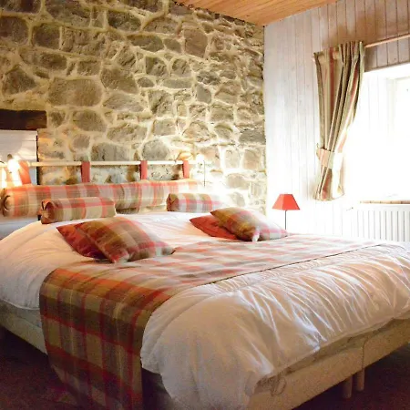 Spacious Holiday In Viroinval Near Forest Casa de Férias Regniessart