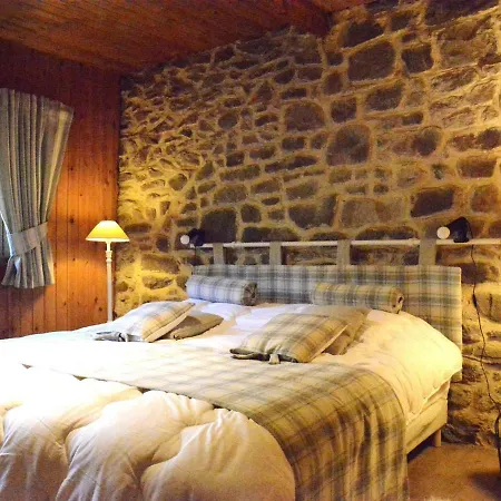 Spacious Holiday In Viroinval Near Forest Regniessart