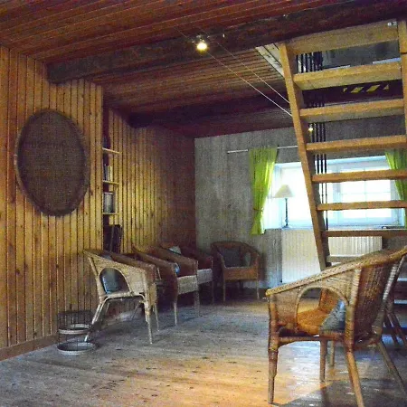 Casa de Férias Spacious Holiday In Viroinval Near Forest *